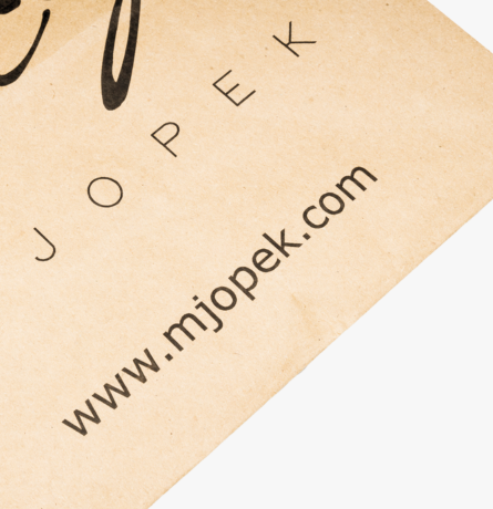 profesjonalne opakowanie z unikalnym nadrukiem, które podkreśli wyjątkowy charakter biżuteryjnych wyrobów